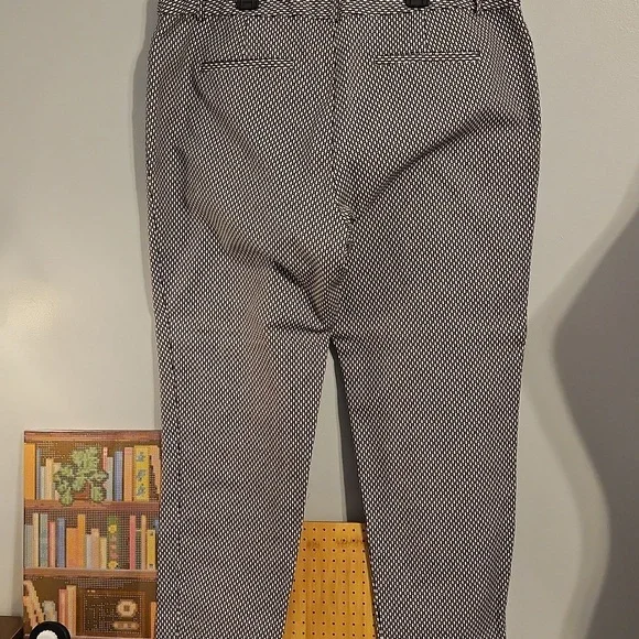 Liz Claiborne Career Cropped Pant. Size 16. - Picture 5 of 6